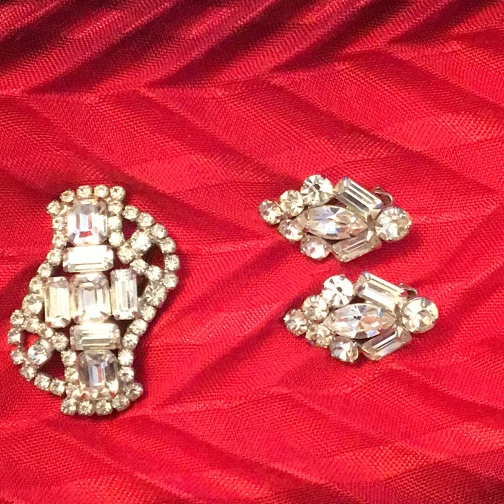 Vintage Brooch and clip earrings